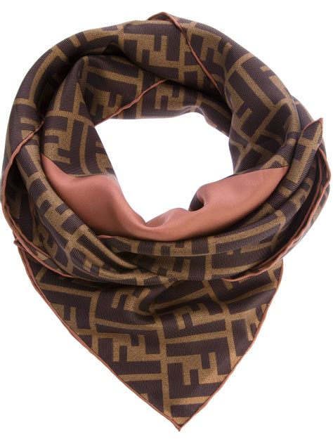 Foulard fendi 